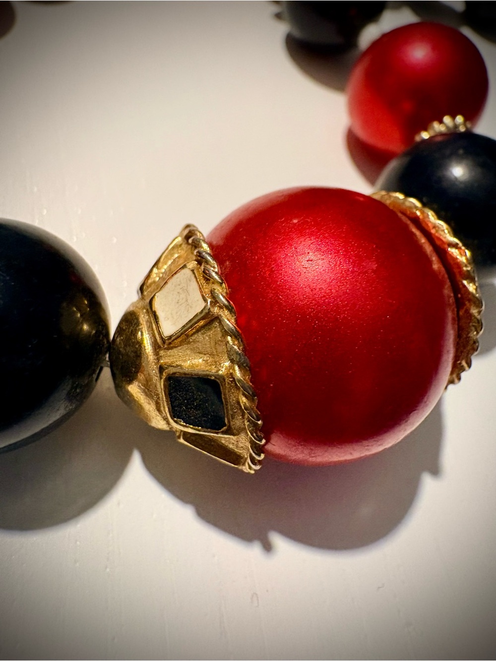 Bold Red and Black Beaded Statement Necklace - Vintage - Picture 3 of 3